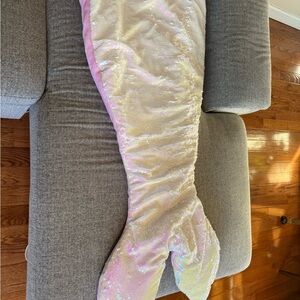 Mermaid Tail Blanket in Iridescent Pink and White